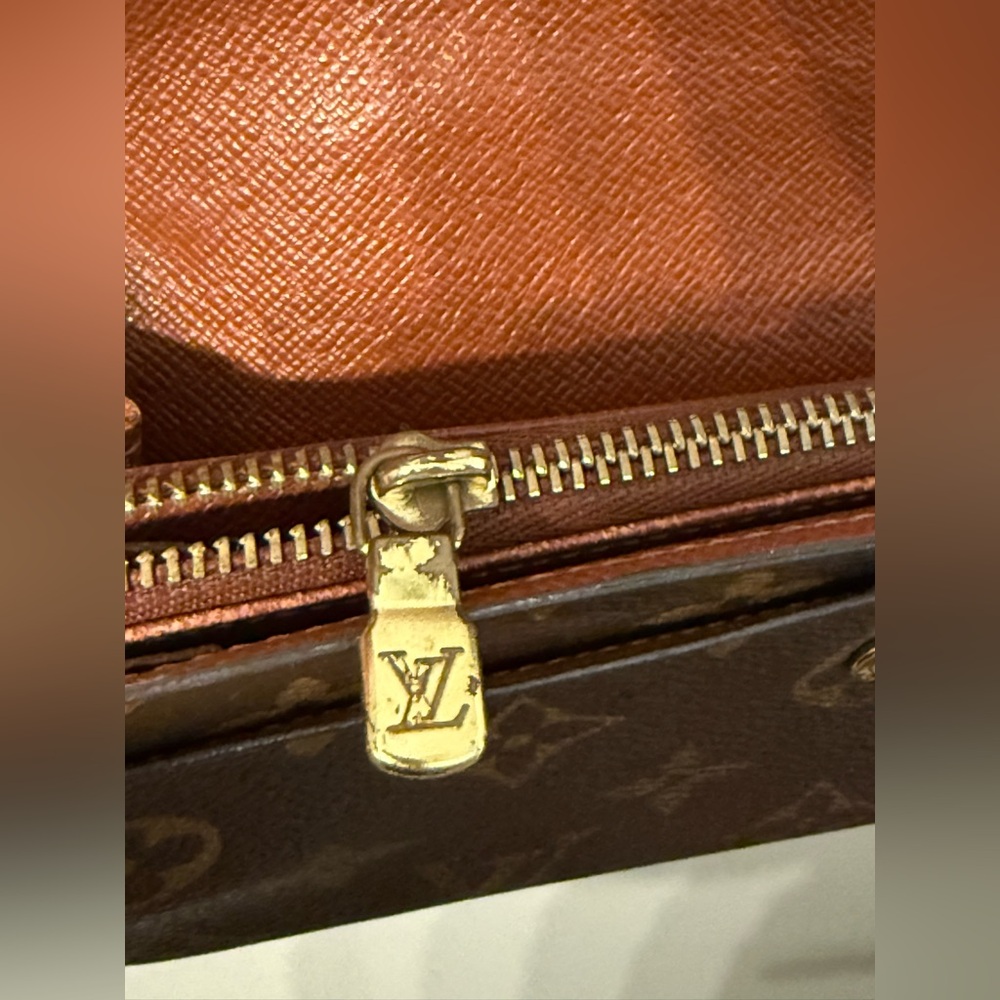 Louis Vuitton Monogram Sarah Wallet - Picture 3 of 11